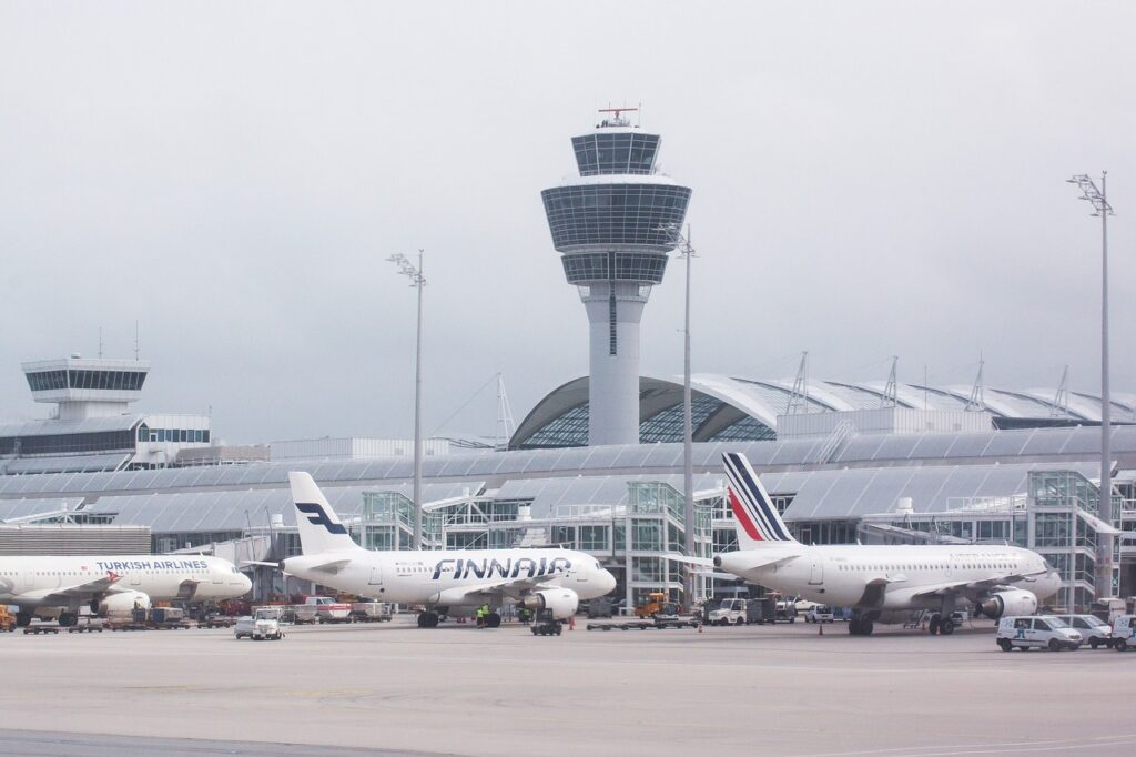 New York Airport Closest to Manhattan