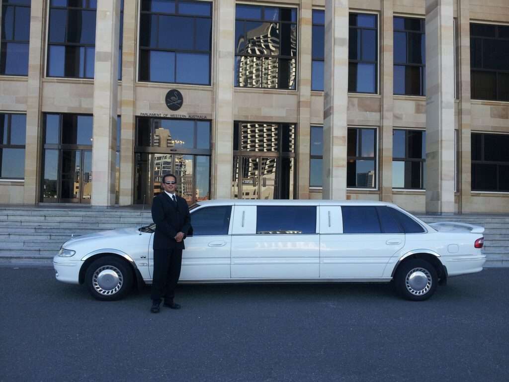 WHAT IS A BLACK LIMO AND WHY SHOULD I CHOOSE IT FOR MY TRANSPORTATION NEEDS