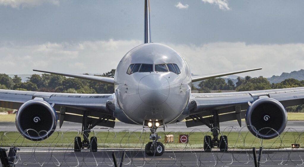 aircraft, manchester, jet, fly, aeroplane, transport, passenger, england, air travel, flight, airplane, runway, aircraft, aeroplane, aeroplane, aeroplane, aeroplane, aeroplane, airplane, airplane, airplane