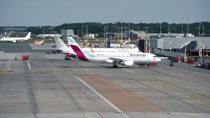 airport shuttles at laguardia for groups