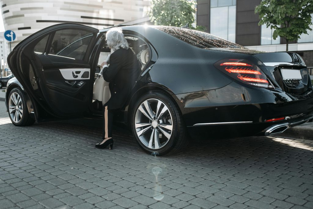 Nyc Private Car Service Reviews 2026 Jetblack Black Car Sedan At New York City Airport Arrival Zone