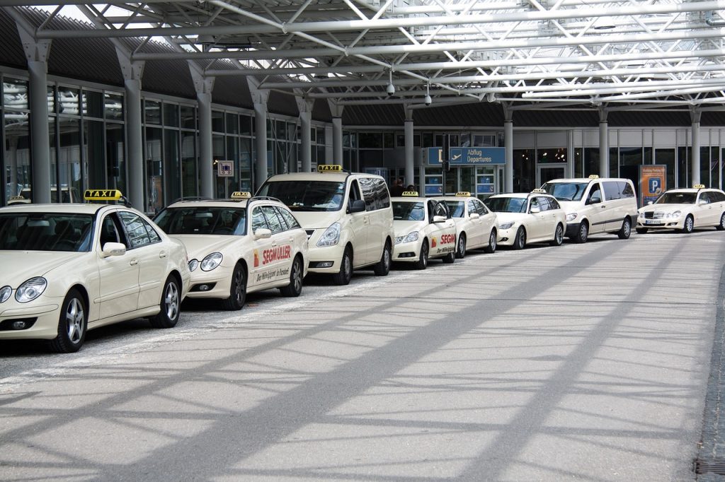Taxi Price To Jfk Yellow Cab At John F Kennedy Airport Arrivals Kerb