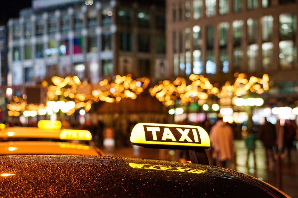 how much is a car service from brooklyn to lga