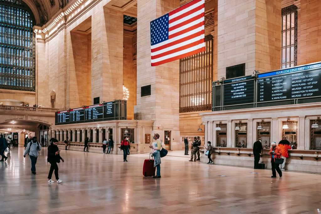 NJ to NYC Transportation Tips: 5 Honest Things Every Business Traveler Needs in 2026 9 Interior of classic Grand Central Terminal building with brick columns and ornamental walls over parquet on floor
