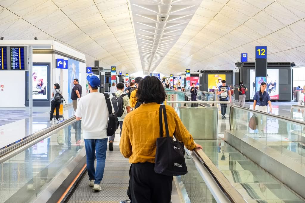 Lga Airport To Cruise Terminal: 7 Honest Costs For 2026 1 August 28, 2026 Lga Airport To Cruise Terminal Black Car Sedan At New York Airport Curb